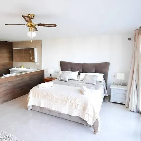 Villa La Escala - 6 Bedroom With Pool *