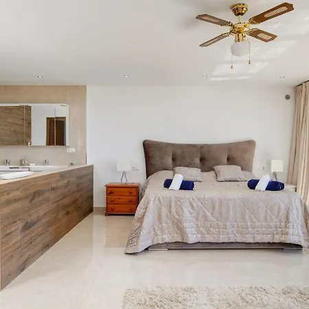 Villa La Escala - 6 Bedroom With Pool