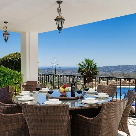La Escala - 6 Bedroom With Pool