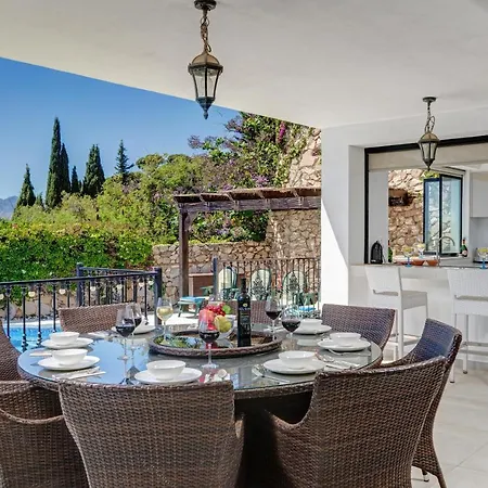 Villa La Escala - 6 Bedroom With Pool