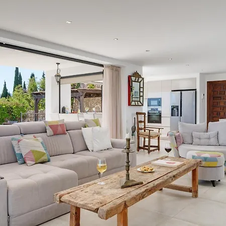 La Escala - 6 Bedroom With Pool Mijas